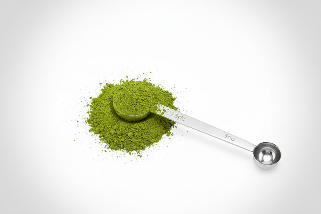 Matcha Haufen mit Messlöffel