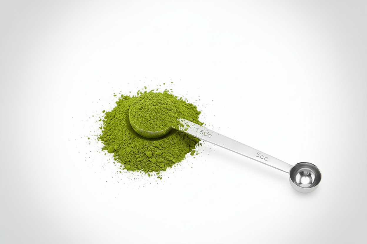Matcha Haufen mit Messlöffel